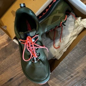 NIB Altra Lone Peak waterproof